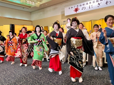 箱根湯本芸能組合「華のにぎわい」