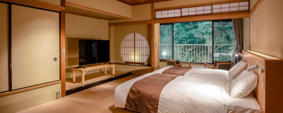 温泉内風呂付川沿いの和室